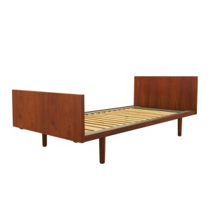 Łóżko tekowe, duński design, lata 60, designer: Hans J. Wegner, producent: Getama