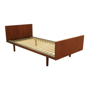Łóżko tekowe, duński design, lata 60, designer: Hans J. Wegner, producent: Getama