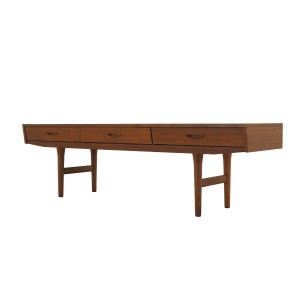 Duński sideboard tekowy z lat 70. – niska forma z trzema szufladami, Danish Modern